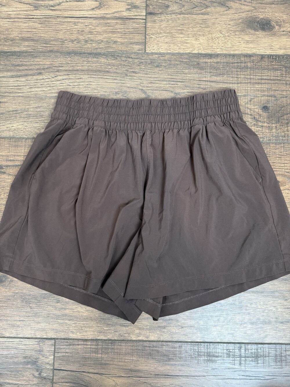 Vuori Villa Short Brown Athletic Casual Travel Comfort VW3015 Size Large